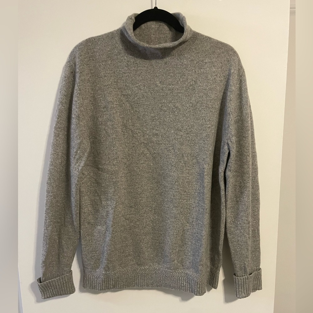 Banana Republic Heritage Mock-Neck Wool Sweater in Heather Grey, Size M